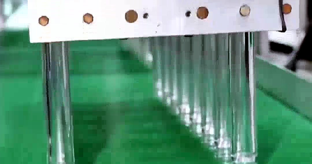 Automatic leak testing of bottle preforms